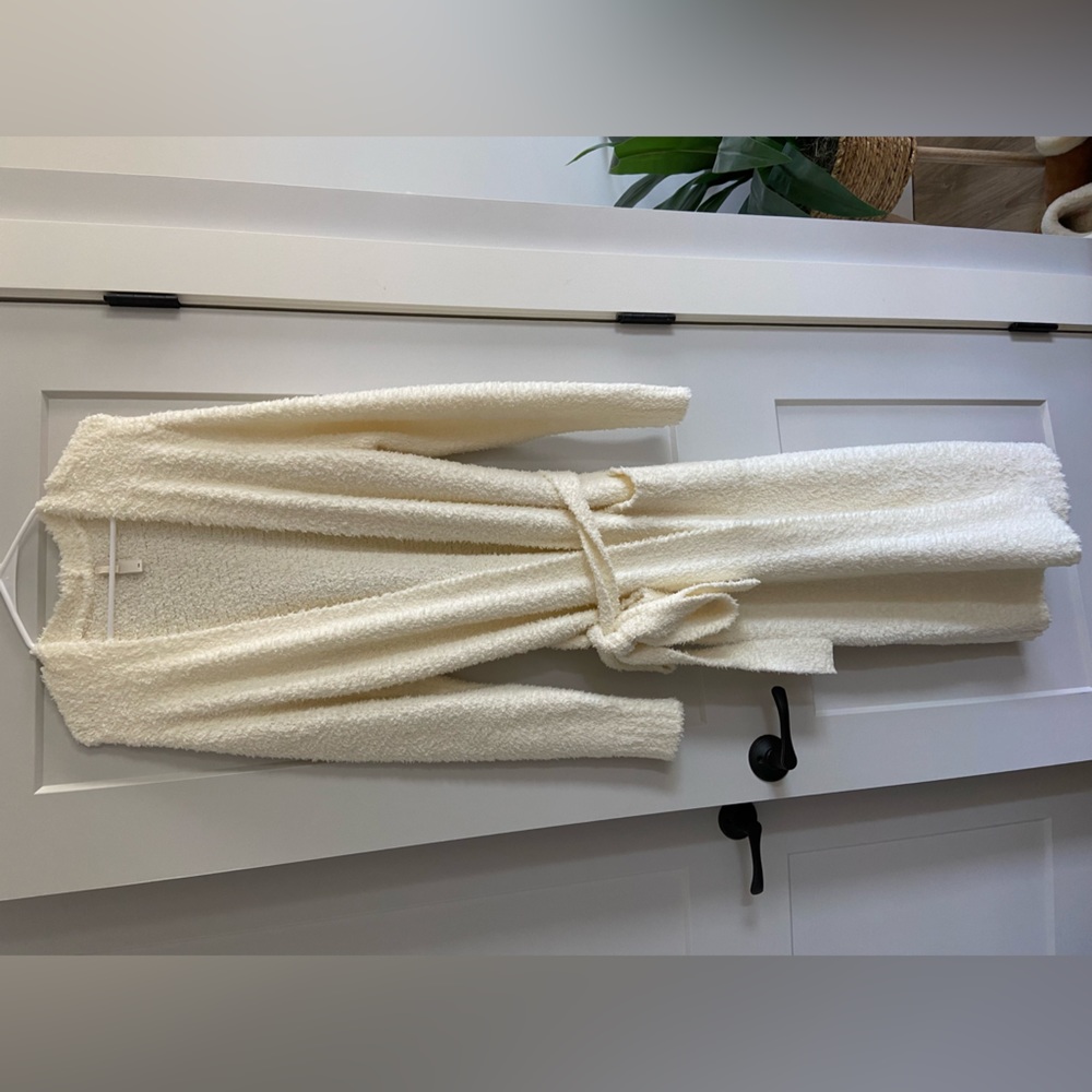 Brand new Skims robe